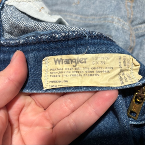 Women’s High Waisted Wranglers - Picture 2 of 3